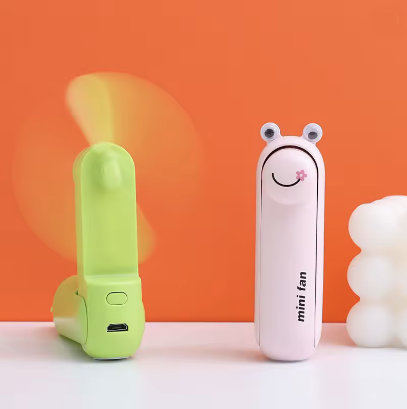 MiniFan en fonctionnement sur fond orange